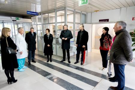 DONACIJA AVTOMOBILA BOLNICI POSTOJNA 23.4.2024 - Valter Leban-0014